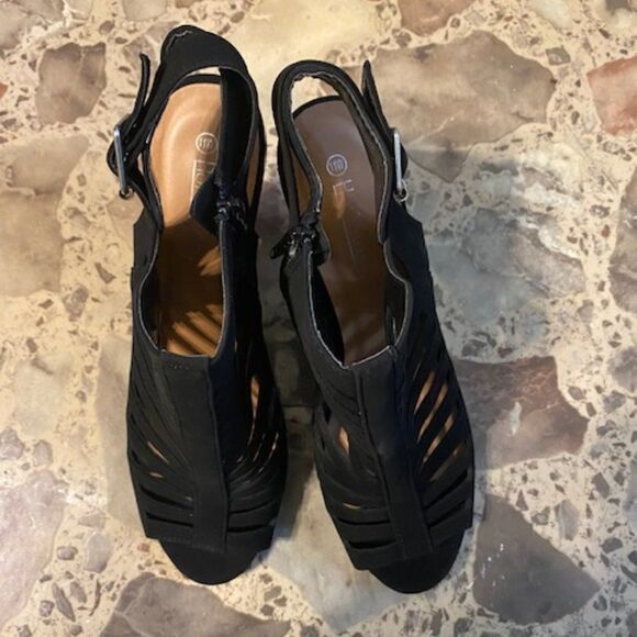 Hot Tomato Black heeled sandals, size 11 W - Picture 1 of 4